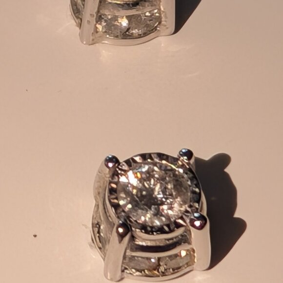 14 KT Whte Gold Earrings with Diamonds, total Est. weight Minimum .95 Carat - Picture 5 of 8